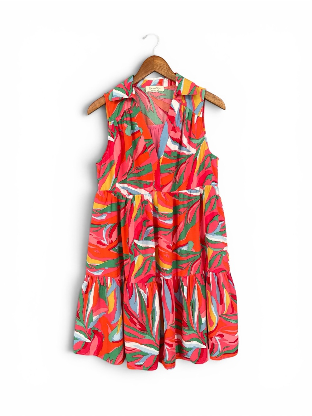 Doe and Rae Abstract Print Ruffled V‑Neck Dress Size Small NWOT